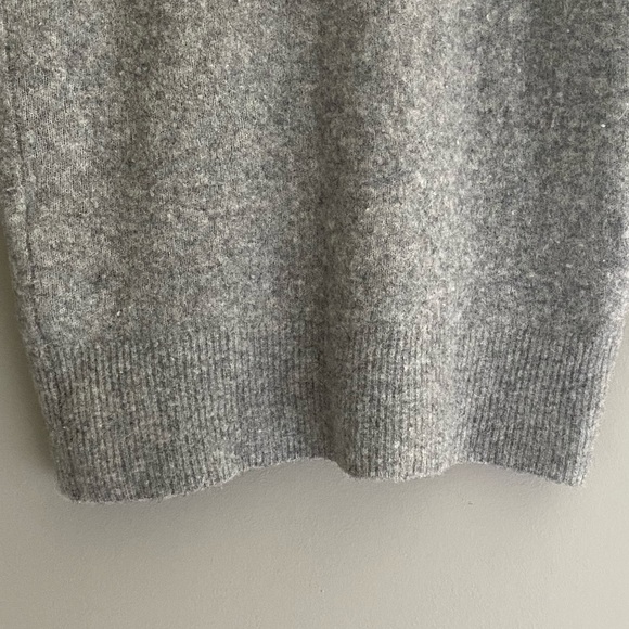 Aritzia Community Sweater XS - Picture 6 of 9